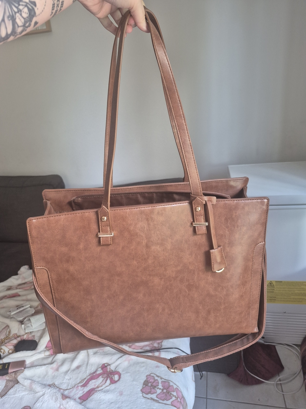 Leather-Effect Tan Tote Bag with Shoulder Strap